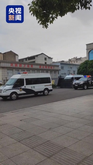 最新画面！李铁被押回看守所
