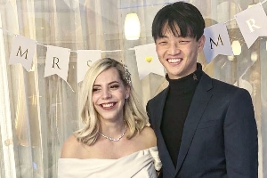 国足太太团+1！杨明洋与妻子是跨国恋💗育有两个孩子生活美满