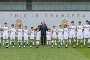 本赛季13支梯队夺冠！弗洛伦蒂诺与皇马各青训梯队会面并合影